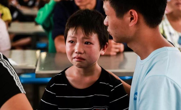 Có một khoảng cách lớn giữa trẻ hay khóc nhè và trẻ không thể khóc, sự thật khiến nhiều phụ huynh day dứt vì cách làm của mình-3