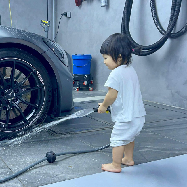 Rich kid Suchin nhà Cường Đô La mới hơn 1 tuổi nhưng đã biết kiếm tiền bằng cách này đây-1