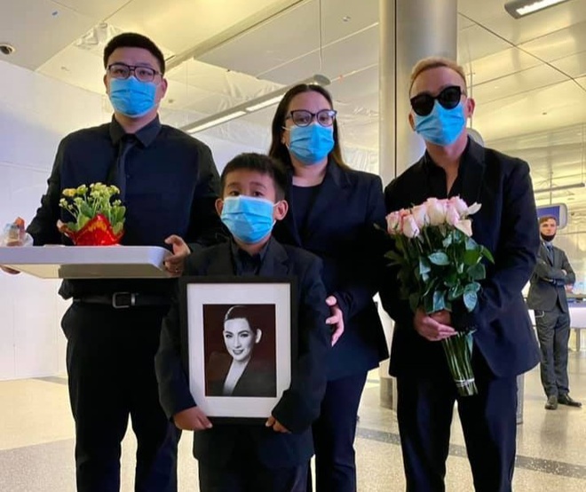 Gia đình nhận tro cốt của Phi Nhung-1