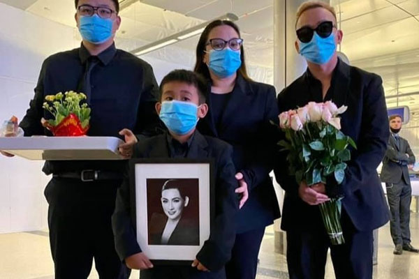 Việt Hương có chia sẻ đầu tiên sau gần 30 tiếng ôm tro cốt cố ca sĩ Phi Nhung về Mỹ-3