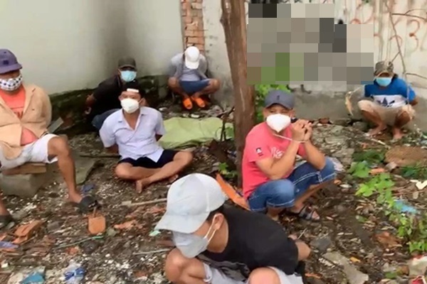 Phá sới bạc ở TP.HCM, phát hiện 1 đối tượng dương tính SARS-CoV-2-1