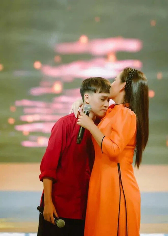 Quản lý Phi Nhung chính thức lên tiếng vụ ồn ào tiền cát-sê của Hồ Văn Cường sau khi nữ ca sĩ ra đi-1