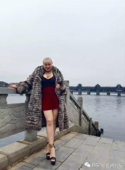 Nữ đại gia tuyên bố tặng xe Bentley cho ai chịu kết hôn nhưng đàn ông nào cũng bỏ chạy, nhìn lại ảnh lúc trẻ không ai tin nổi đó là một người-10