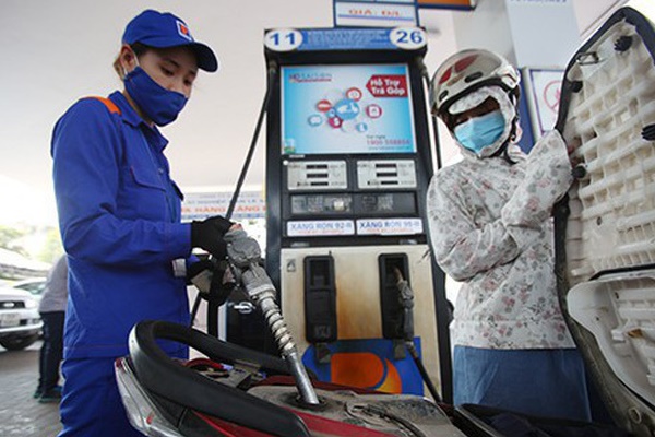 Giá xăng tăng, lên sát 23.000 đồng/lít-1