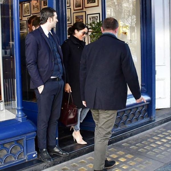 Khoảnh khắc bóc trần lời nói dối của Meghan đổ lỗi cho hoàng gia, nữ công tước muốn cãi cũng không được-1