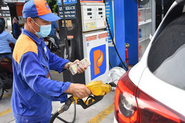 Giá xăng nguy cơ tăng thêm gần 2.000 đồng/lít: Một cú tăng sốc-2