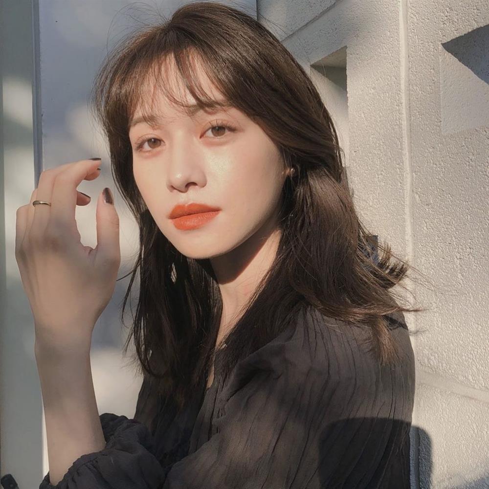 4 kiểu tóc mái cho tuổi 30+: Trẻ trung và che bớt nhược điểm khuôn mặt-1