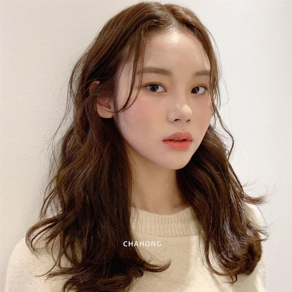 4 kiểu tóc mái cho tuổi 30+: Trẻ trung và che bớt nhược điểm khuôn mặt-10