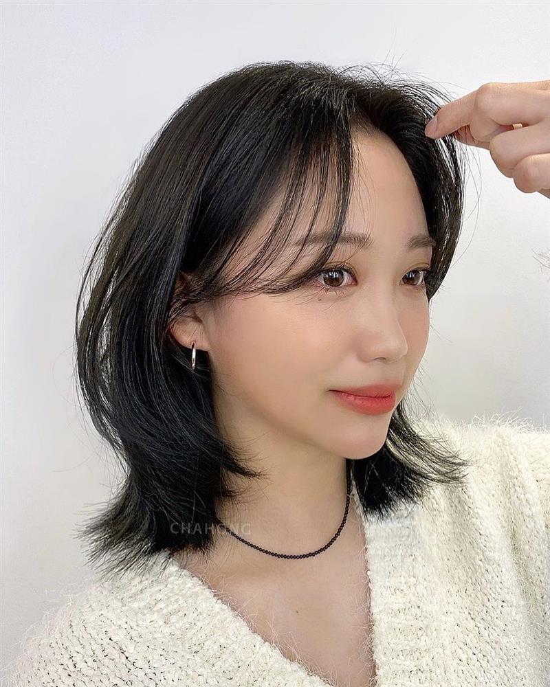 4 kiểu tóc mái cho tuổi 30+: Trẻ trung và che bớt nhược điểm khuôn mặt-6