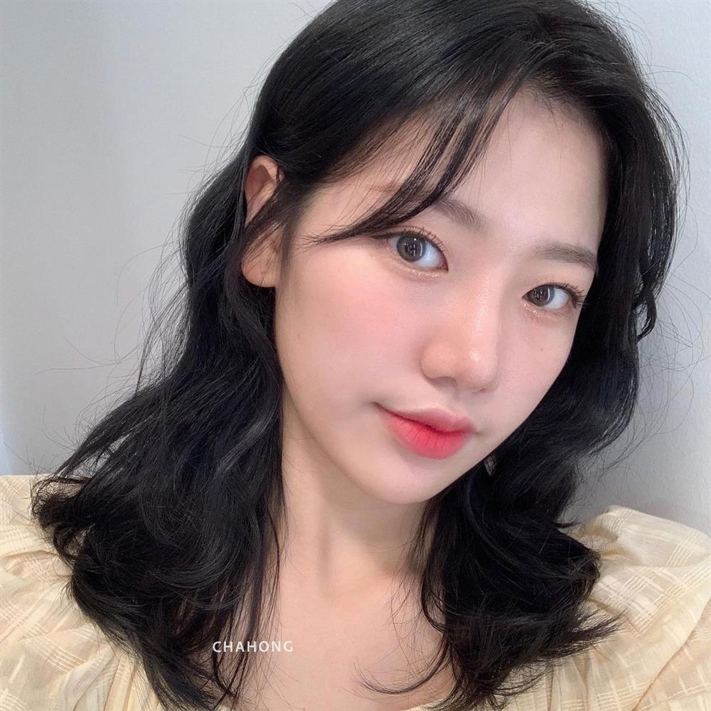 4 kiểu tóc mái cho tuổi 30+: Trẻ trung và che bớt nhược điểm khuôn mặt-9