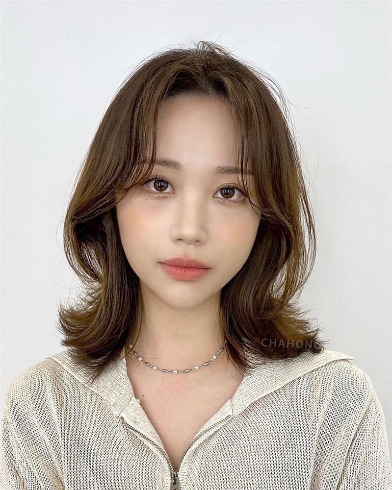 4 kiểu tóc mái cho tuổi 30+: Trẻ trung và che bớt nhược điểm khuôn mặt-13