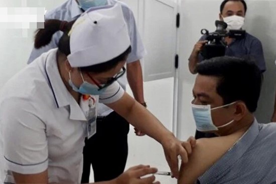 Tiêm vaccine Covid-19 cho con dưới 18 tuổi, một phó giám đốc ở Bạc Liêu bị kỷ luật