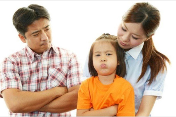 Bố xót xa đăng bộ ảnh con gái trong 10 năm lấy chồng khiến dân mạng bật khóc và buông lời oán trách: Chồng quá tệ!-7