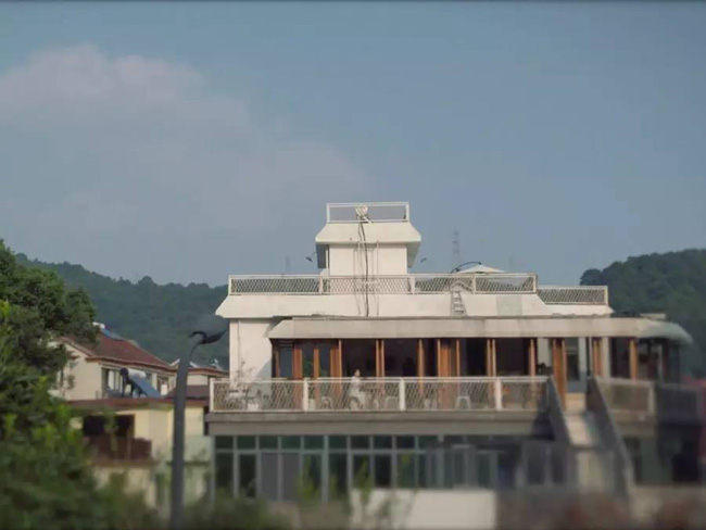 Cặp vợ chồng trẻ tạo không gian nhà vườn xanh mát giữa đồi núi mênh mông-5