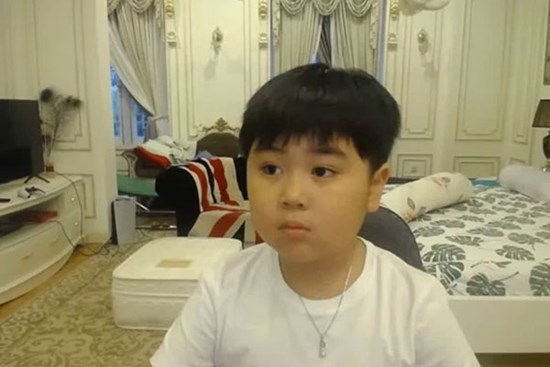 Cậu chủ tỷ phú của Đại Nam khoe tậu chuột máy tính tiền triệu, dân tình đoán ngay được “nghề tương lai”