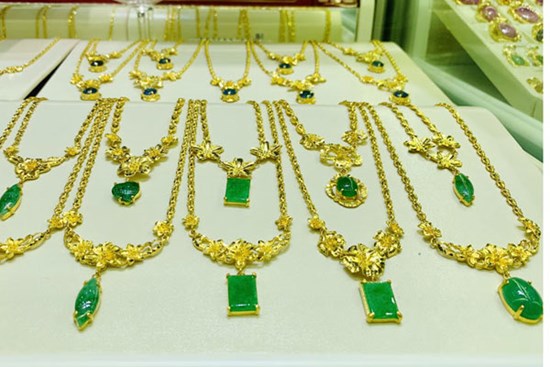 Giá vàng hôm nay 12/10: Vừa chạm đỉnh cao, bất ngờ tụt dốc