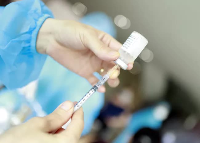Sẽ có hướng dẫn tiêm vaccine cho trẻ em 12 - 17 tuổi trước ngày 15/10-3
