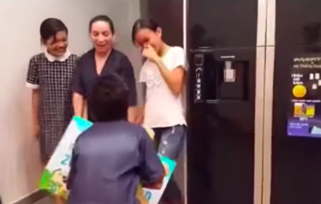 Clip Hồ Văn Cường trao 200 triệu cho Phi Nhung gây giật mình, là giải thưởng của Quán quân Vietnam Idol Kids-2