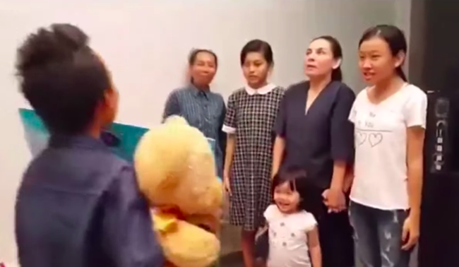 Clip Hồ Văn Cường trao 200 triệu cho Phi Nhung gây giật mình, là giải thưởng của Quán quân Vietnam Idol Kids-3
