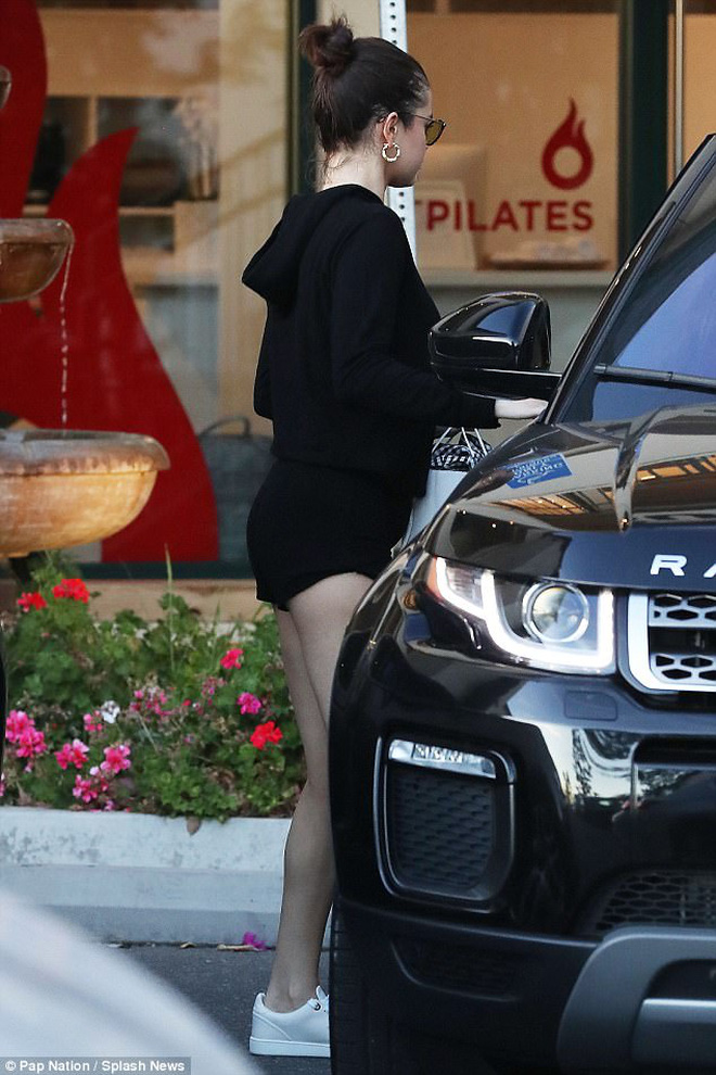 Cả MXH náo loạn vì Selena Gomez và Chris Evans lộ hình nét căng mùi mẫn trong xe không khác gì tình nhân?-6