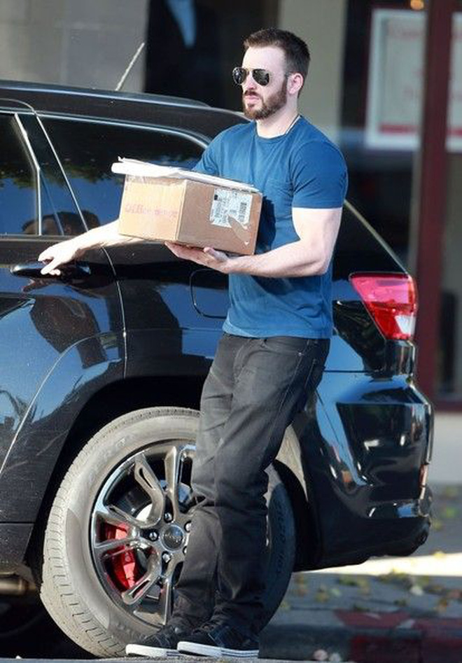 Cả MXH náo loạn vì Selena Gomez và Chris Evans lộ hình nét căng mùi mẫn trong xe không khác gì tình nhân?-5