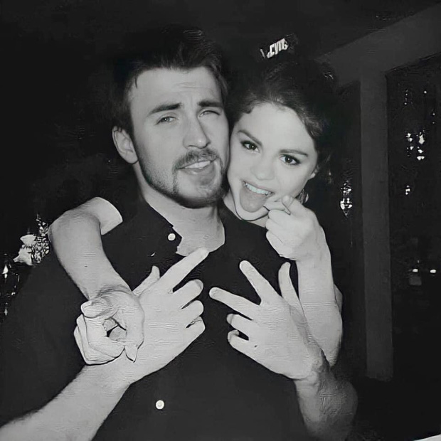 Cả MXH náo loạn vì Selena Gomez và Chris Evans lộ hình nét căng mùi mẫn trong xe không khác gì tình nhân?-2