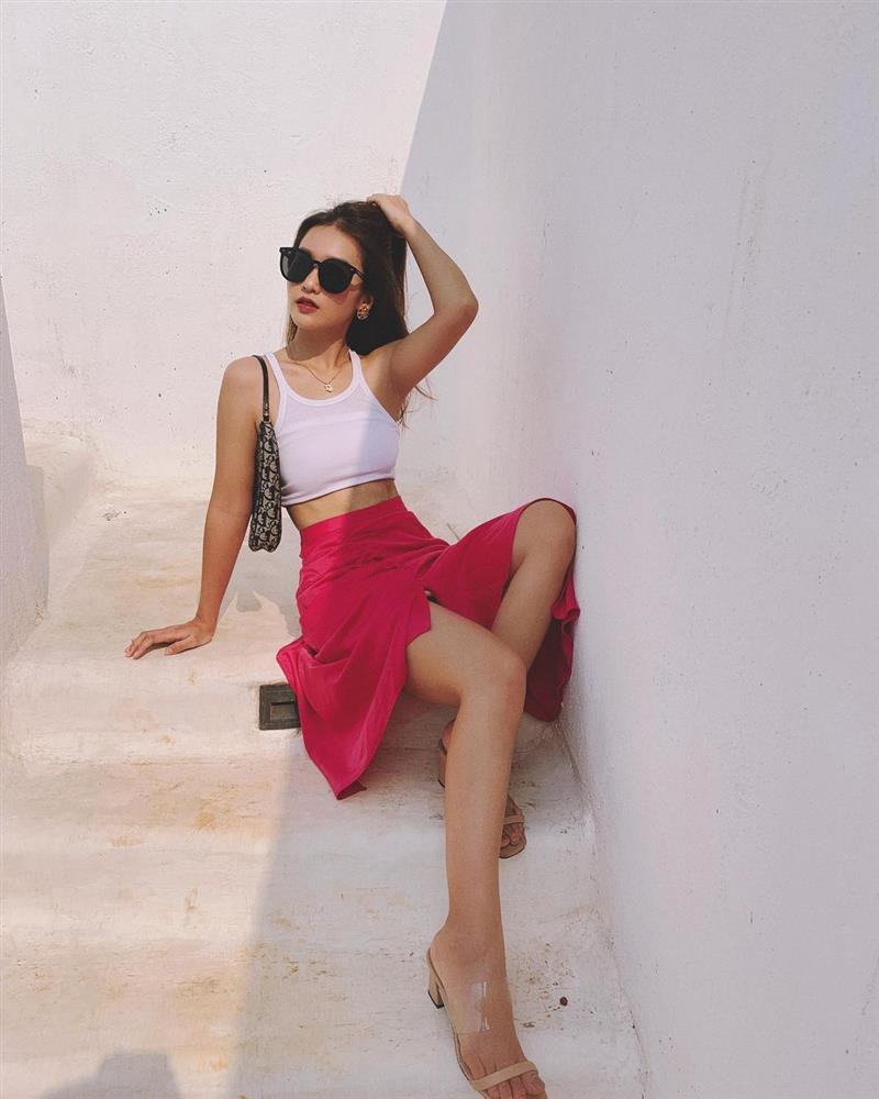 Chiếm sóng street style của Khả Ngân là loạt outfit khoe cơ bụng số 11 chuẩn đét-2