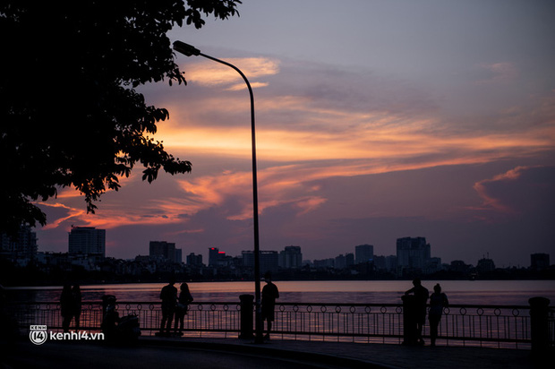 Trời Hà Nội đẹp đến độ muốn tan chảy khiến nhiều người phải thốt lên: Chỉ muốn có ai đó để hẹn hò!-4