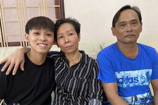 Bố mẹ ruột Hồ Văn Cường làm gì khi còn ở nhà Phi Nhung, được trả bao nhiêu và cuộc sống thế nào?