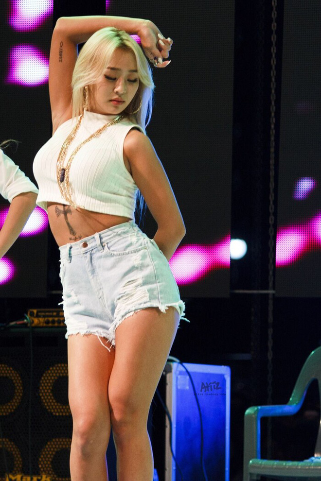 3 kiểu body idol Kpop khiến fan tranh cãi xem đâu mới là đỉnh chóp nhất: Họ mặc gì giúp tôn dáng?-18