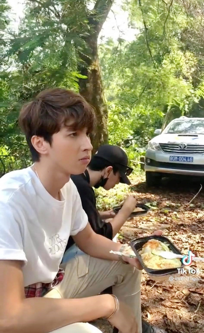 11 tháng 5 ngày: Khả Ngân tình tứ bón cho Thanh Sơn ăn trong hậu trường, bảo sao fan không đẩy thuyền-3