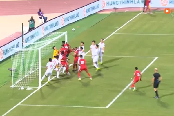 HLV Park Hang-seo: Có lẽ các cầu thủ của tôi bất mãn với trọng tài-2