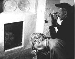 Xây nhà trên phần đất mộ tập thể của tử tù 700 năm trước, gia đình run cầm cập khi liên tục phát hiện cảnh rợn người, cứ xóa lại có-5