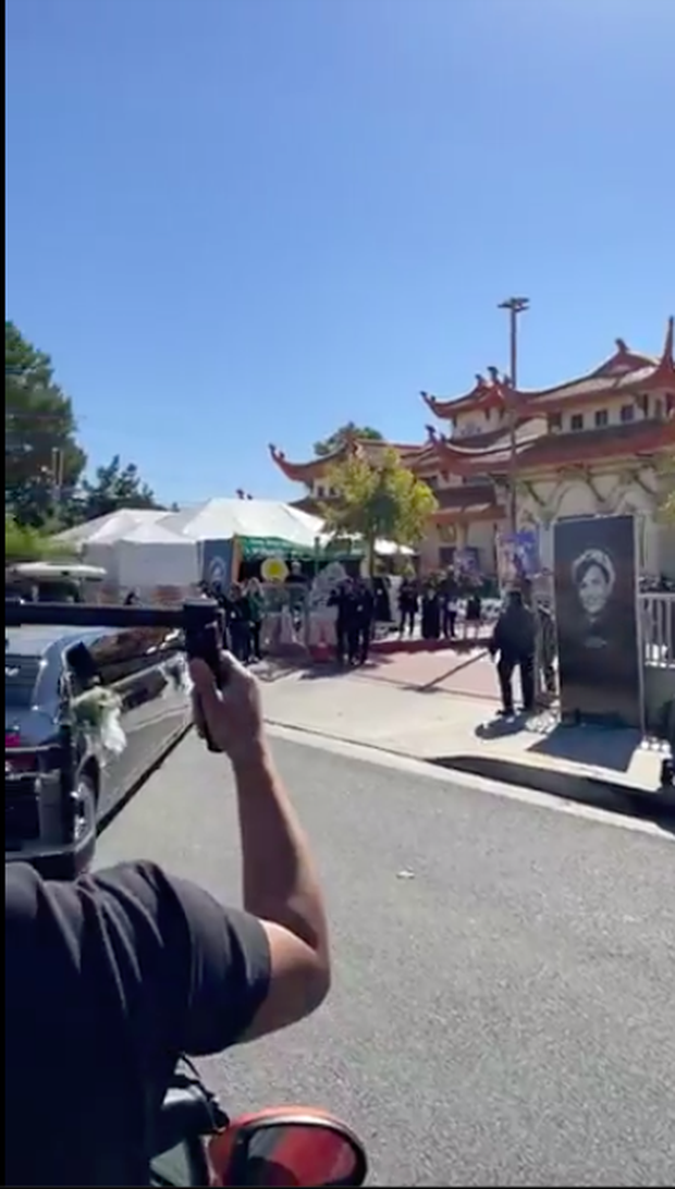 Tang lễ cố ca sĩ Phi Nhung ở Mỹ: Việt Hương khóc nức nở trong vòng tay Wendy Phạm, tiết lộ di nguyện cuối cùng của cố nghệ sĩ-70