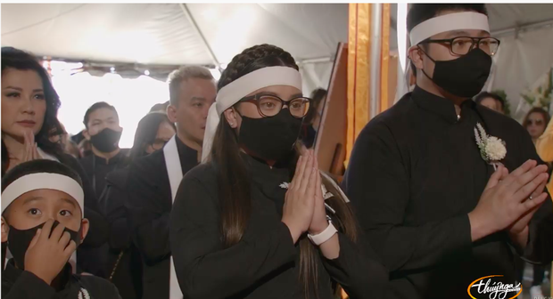 Tang lễ cố ca sĩ Phi Nhung ở Mỹ: Việt Hương khóc nức nở trong vòng tay Wendy Phạm, tiết lộ di nguyện cuối cùng của cố nghệ sĩ-51