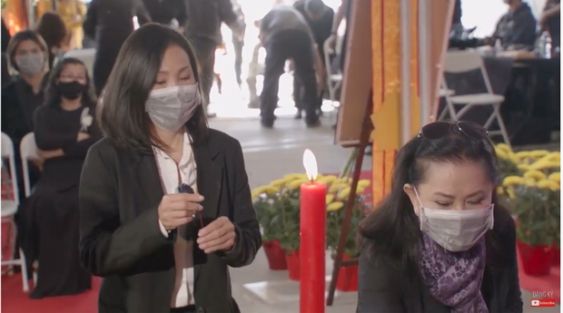 Tang lễ cố ca sĩ Phi Nhung ở Mỹ: Việt Hương khóc nức nở trong vòng tay Wendy Phạm, tiết lộ di nguyện cuối cùng của cố nghệ sĩ-43