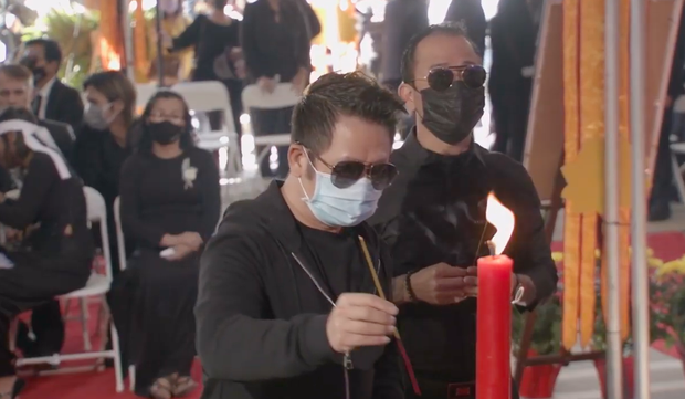 Tang lễ cố ca sĩ Phi Nhung ở Mỹ: Việt Hương khóc nức nở trong vòng tay Wendy Phạm, tiết lộ di nguyện cuối cùng của cố nghệ sĩ-44