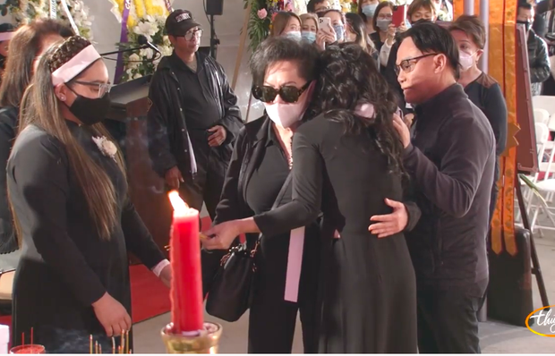 Tang lễ cố ca sĩ Phi Nhung ở Mỹ: Việt Hương khóc nức nở trong vòng tay Wendy Phạm, tiết lộ di nguyện cuối cùng của cố nghệ sĩ-39