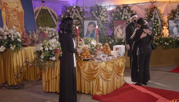 Tang lễ cố ca sĩ Phi Nhung ở Mỹ: Việt Hương khóc nức nở trong vòng tay Wendy Phạm, tiết lộ di nguyện cuối cùng của cố nghệ sĩ-35