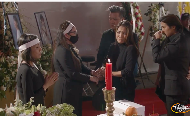 Tang lễ cố ca sĩ Phi Nhung ở Mỹ: Việt Hương khóc nức nở trong vòng tay Wendy Phạm, tiết lộ di nguyện cuối cùng của cố nghệ sĩ-28