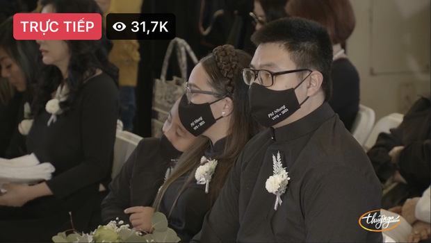 Tang lễ cố ca sĩ Phi Nhung ở Mỹ: Việt Hương khóc nức nở trong vòng tay Wendy Phạm, tiết lộ di nguyện cuối cùng của cố nghệ sĩ-59