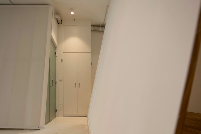 Căn hộ Quận 2 Sài Gòn làm vách nghiêng độc đáo giữa nhà, dù ở tầng 14 nhưng rộng thoáng không kém nhà mặt đất-12