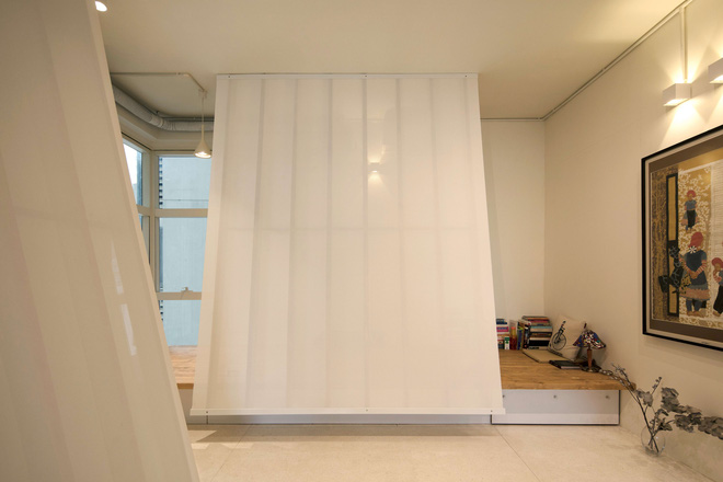 Căn hộ Quận 2 Sài Gòn làm vách nghiêng độc đáo giữa nhà, dù ở tầng 14 nhưng rộng thoáng không kém nhà mặt đất-9