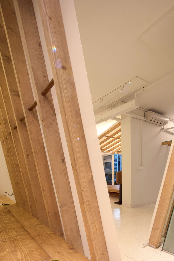 Căn hộ Quận 2 Sài Gòn làm vách nghiêng độc đáo giữa nhà, dù ở tầng 14 nhưng rộng thoáng không kém nhà mặt đất-14