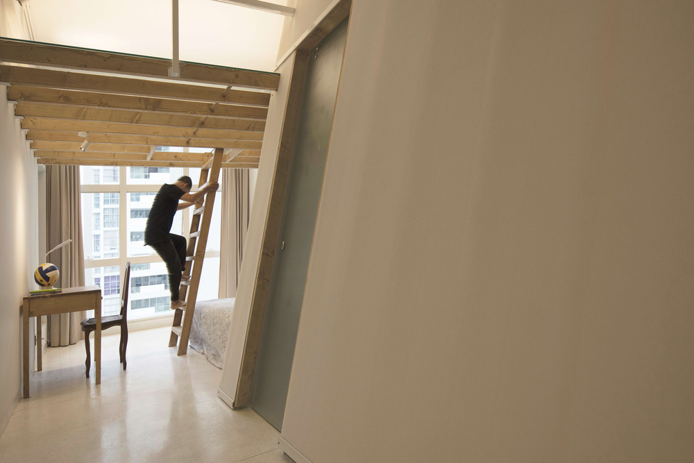 Căn hộ Quận 2 Sài Gòn làm vách nghiêng độc đáo giữa nhà, dù ở tầng 14 nhưng rộng thoáng không kém nhà mặt đất-15