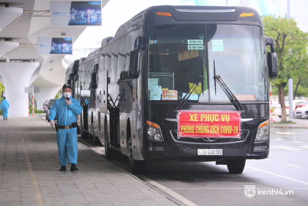 Anh trai ra sân bay, nghẹn ngào nhận tro cốt em gái mất vì Covid-19: Ở nhà gia đình đã lập sẵn bàn thờ, chỉ chờ ngày đón em về-21