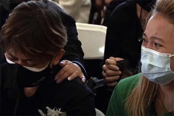 Im lặng suốt thời gian qua, NS Hoài Linh đã có động thái này trong lễ tang của ca sĩ Phi Nhung tại Mỹ-3