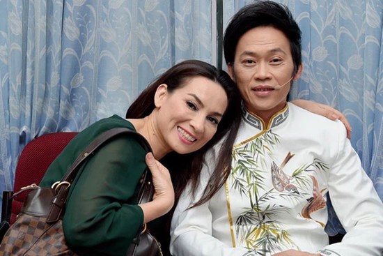 Im lặng suốt thời gian qua, NS Hoài Linh đã có động thái này trong lễ tang của ca sĩ Phi Nhung tại Mỹ