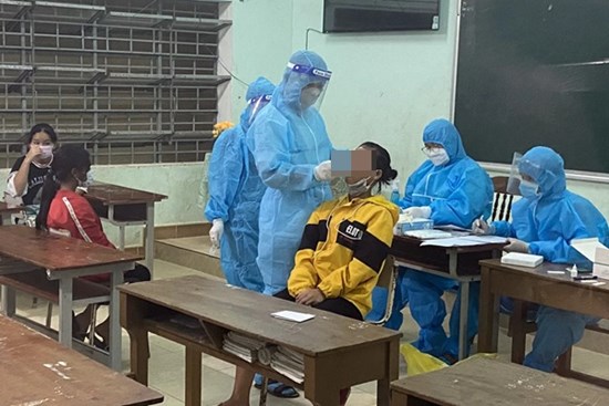 Rạng sáng nay, phát hiện 17 học sinh trong trường bán trú dương tính với SARS-CoV-2