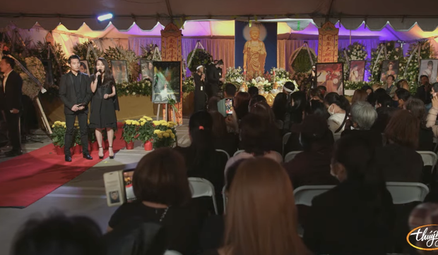 Tang lễ cố ca sĩ Phi Nhung ở Mỹ: Việt Hương khóc nức nở trong vòng tay Wendy Phạm, tiết lộ di nguyện cuối cùng của cố nghệ sĩ-15